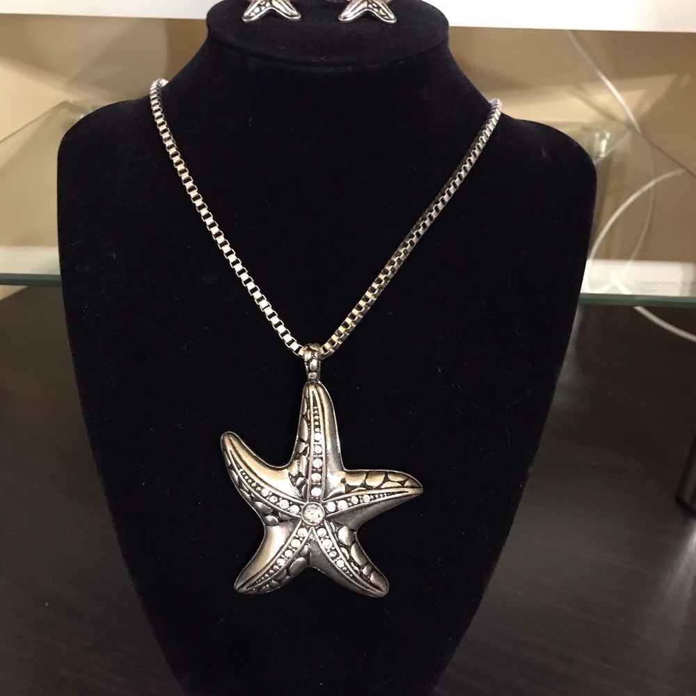 3/$12 🌴 starfish statement necklace and earrings